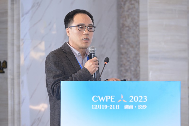 明陽智慧能源集團股份公司柔性輸電事業部副總經理史奔發表《基于不控整流的風電送出混合直流輸電系統關鍵技術研究及應用》演講